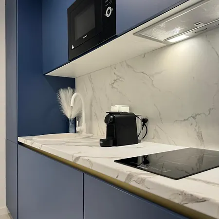 Royal In The Heart Of The - Calea Victoriei *