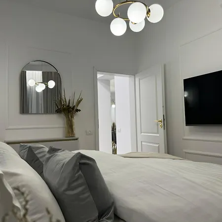 Royal In The Heart Of The - Calea Victoriei Апартаменты