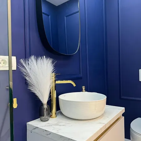 Royal In The Heart Of The - Calea Victoriei