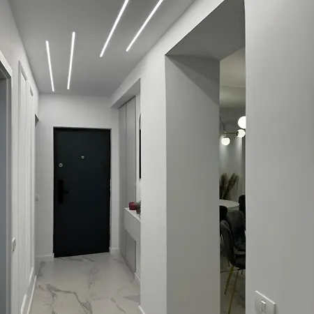 Royal In The Heart Of The - Calea Victoriei