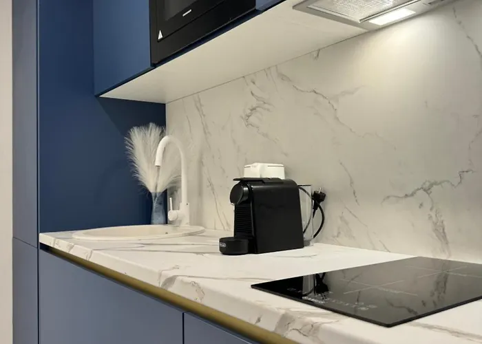 Royal In The Heart Of The - Calea Victoriei *