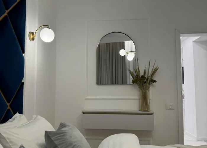 Royal In The Heart Of The - Calea Victoriei * Bucharest