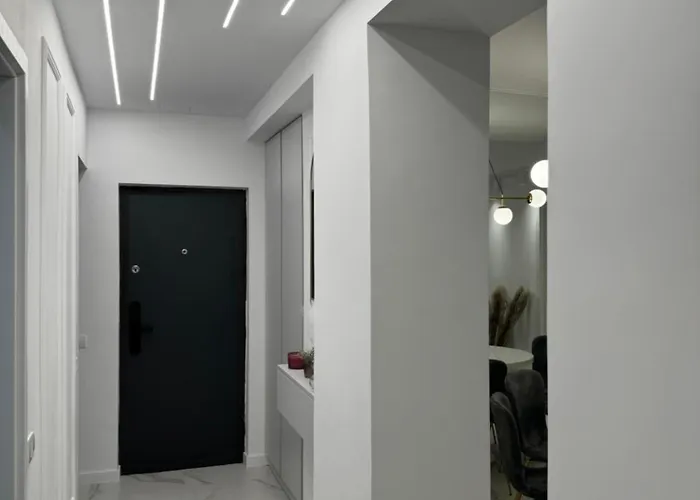 Royal In The Heart Of The - Calea Victoriei